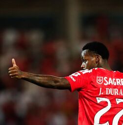 Benfica conquista primeira vitória ao golear Casa Pia em Rio Maior