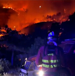 Bombeiros espanhóis combatem incêndios em Aragão