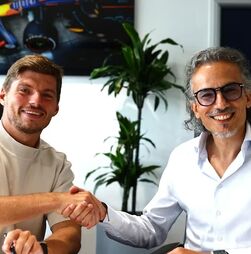 Max Verstappen renova com a Red Bull até 2030
