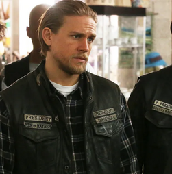 Charlie Hunnam imaginou, a ideia ganhou forma: vem aí uma nova série com o elenco de 'Sons of Anarchy'