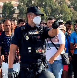 Autoridades espanholas transferem migrantes em Ceuta para centros de acolhimento temporários