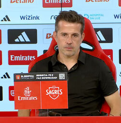 Marco Silva diz que Circati pode ser titular mas avisa: 'Estar no Parma não é o mesmo que estar no Benfica'