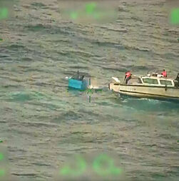 Marinha mexicana resgata dois pescadores que estavam há cinco dias à deriva dentro de arca congeladora