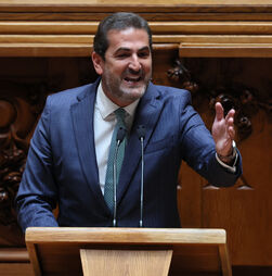 Hugo Soares diz que Carneiro e Ventura estão 'cada vez mais parecidos' na impreparação para governar