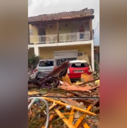Imagens mostram rasto de destruição após passagem de tornado no sul de França 
