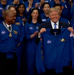 Trump condecora astronautas da Artemis II com a mais alta distinção espacial dos EUA