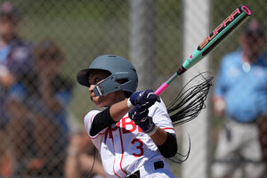 Jogo inaugural da WPBL entre as New York Heights e as Los Angeles Queens