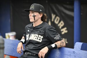 Jogo inaugural da WPBL entre as New York Heights e as Los Angeles Queens