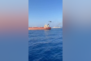 Marinha italiana interceta petroleiro suspeito de integrar “frota fantasma” da Rússia