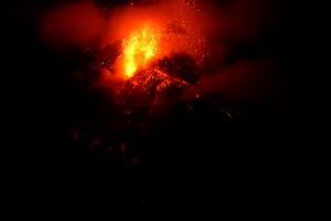 Erupção do vulcão Fuego obriga à retirada de moradores na Guatemala 