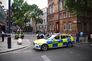 Ataque com faca em Londres faz vários feridos