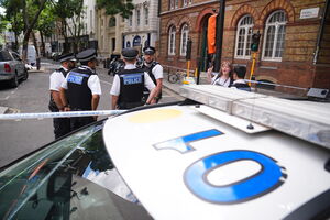 Ataque com faca em Londres faz vários feridos