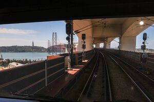 Travessia liga Almada a Lisboa