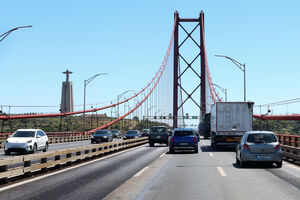 Passam cerca de 150 mil veículos pela via rodoviária da ponte, por dia