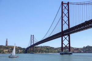 Ponte 25 de abril foi inaugurada em 1966