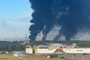 A refinaria Slavneft-YANOS foi um dos alvos do ataque, segundo a imprensa internacional