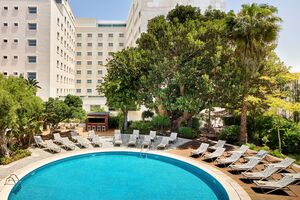 Em Lisboa, o pool bar (bar de piscina) do hotel Tivoli Avenida Liberdade está agora aberto a clientes externos ao hotel