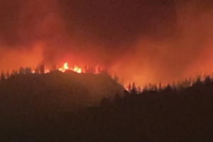 Colúmbia Britânica declara emergência devido a mais de 100 incêndios. Mais de 20 mil pessoas retiradas 