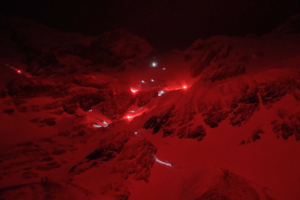 Rio de luz e cor ilumina glaciar no extremo sul do mundo 