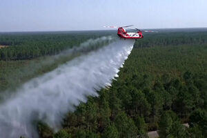 Austrália envia helicóptero de combate a incêndios para ajudar França