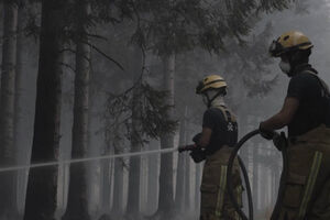 Incêndio de grandes proporções obriga centenas a abandonar casas na Bélgica