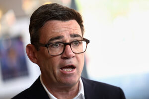 Uma pessoa fez-se passar por Susie Wiles em troca de mensagens com Andy Burnham