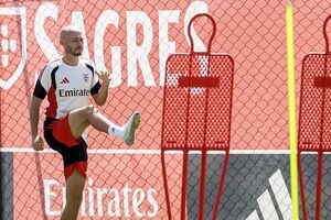 Aursnes durante o treino do Benfica