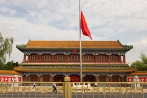 A badeira chinesa na praça de Tiananmen 