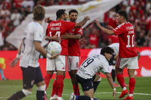 Benfica venceu em casa os dinamarqueses do Aarhus por 3-1
