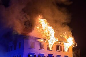 Incêndio deflagra em edifício com apartamentos e restaurante português na cidade de Thusis,na Suíça