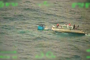 Marinha mexicana resgata dois pescadores que estavam há cinco dias à deriva dentro de arca congeladora