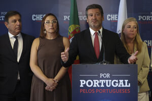 Chega insiste na descida da idade da reforma
