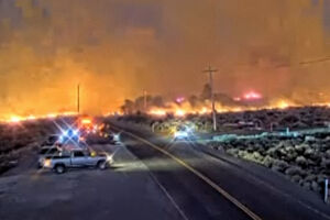 Incêndio florestal no estado norte-americano de Nevada obriga a evacuações e ao encerramento de estradas
