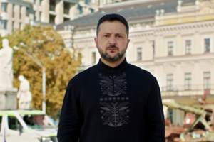 “A Europa deve ser uma Europa unida”: Zelensky pede apoio para travar a guerra no Dia da Independência da Ucrânia 