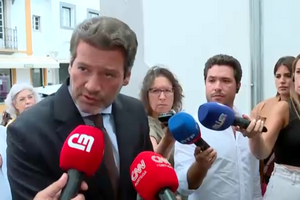 André Ventura defende que Montenegro deve reconhecer que MAI "já não tem condições" para continuar no cargo 