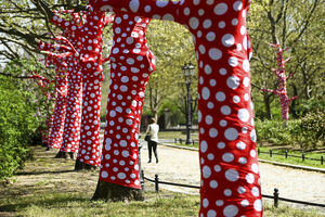 Yayoi Kusama era conhecida como a "Rainha das Bolinhas"
