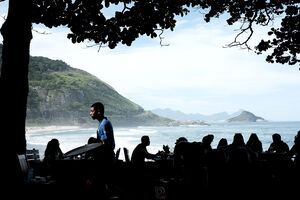 Prainha. No final da Praia do Recreio, Barra da Tijuca, rodeada pela Mata Atlântica, é considerada uma das praias mais bonitas do Rio de Janeiro