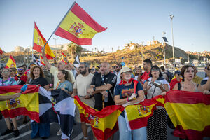 Habitantes de Ceuta exigem a expulsão dos migrantes