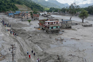 Nepal abraços com uma catrástrofe natural e humanitária