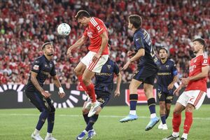 Benfica vence Estoril Praia na Luz, primeira vitória em casa no campeonato