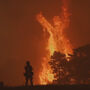 Incêndio continua a ameaçar aldeia espanhola que abriga dois mosteiros históricos