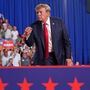 Trump ameaça Canadá com tarifas de 50% sobre automóveis e aço em 2027