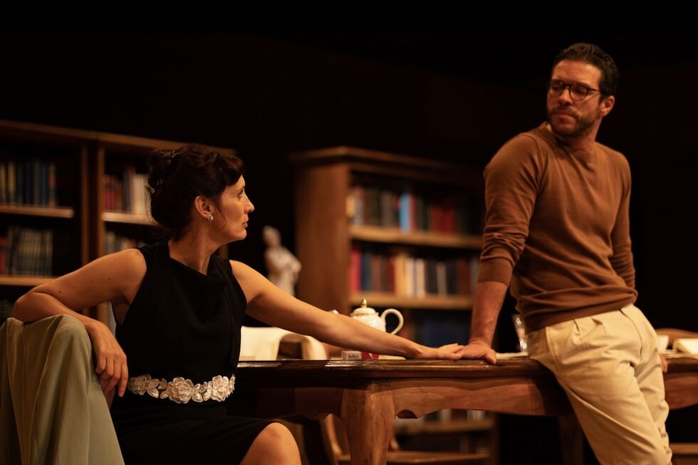 Maria João Falcão (esq.ª) e Tomás Alves (dir.ª) são dois dos intérpretes do elenco