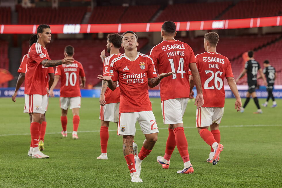 Benfica empata 2-2 com o Académico de Viseu na Luz