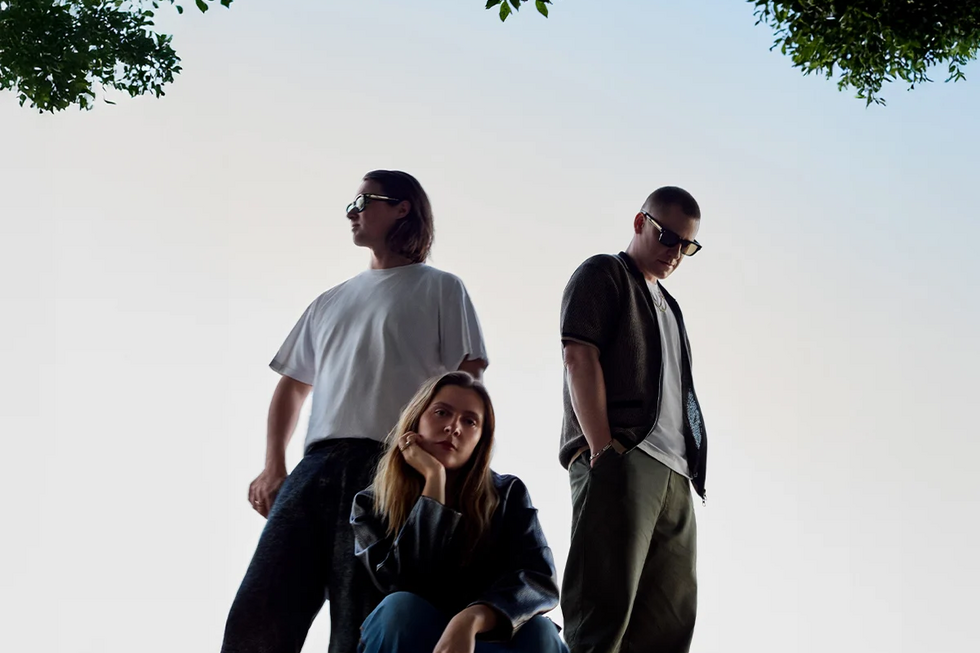 Inicialmente um duo, os Jungle são agora um trio, desde que Lydia Kitto se juntou a Josh Lloyd-Watson e Tom McFarland