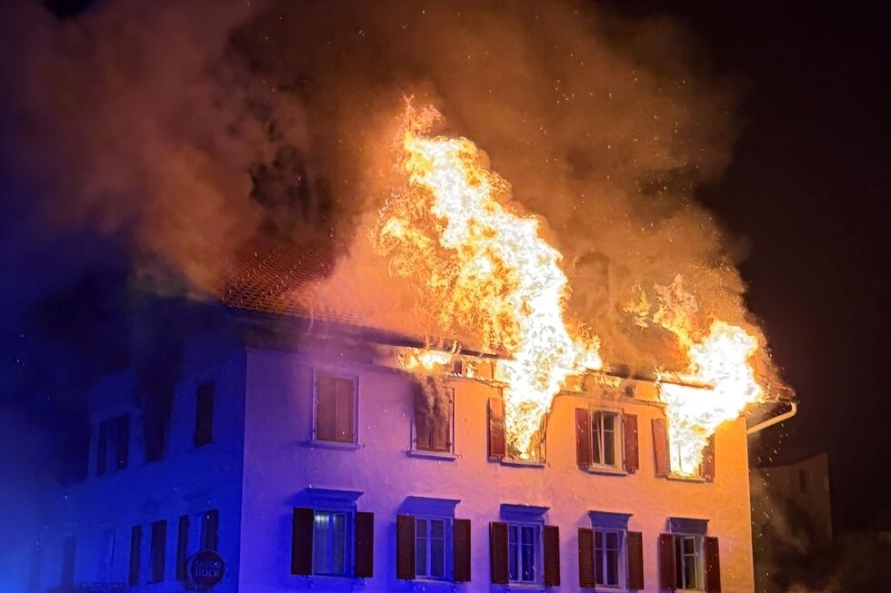 Incêndio deflagra em edifício com apartamentos e restaurante português na cidade de Thusis,na Suíça