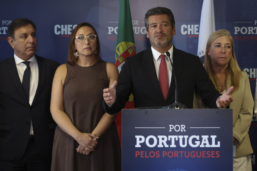 Chega insiste na descida da idade da reforma