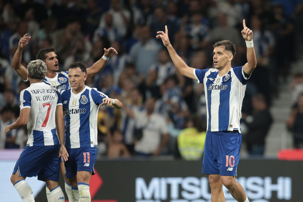 FC Porto vence Arouca por 2-0
