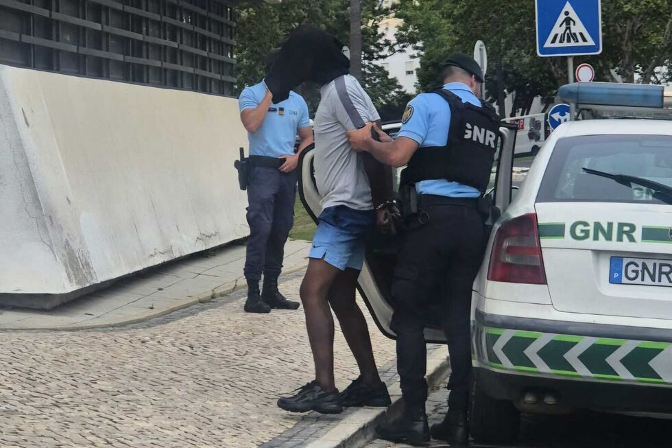 Condutor que atropelou 16 pessoas na rua da Oura já está no Tribunal de Albufeira