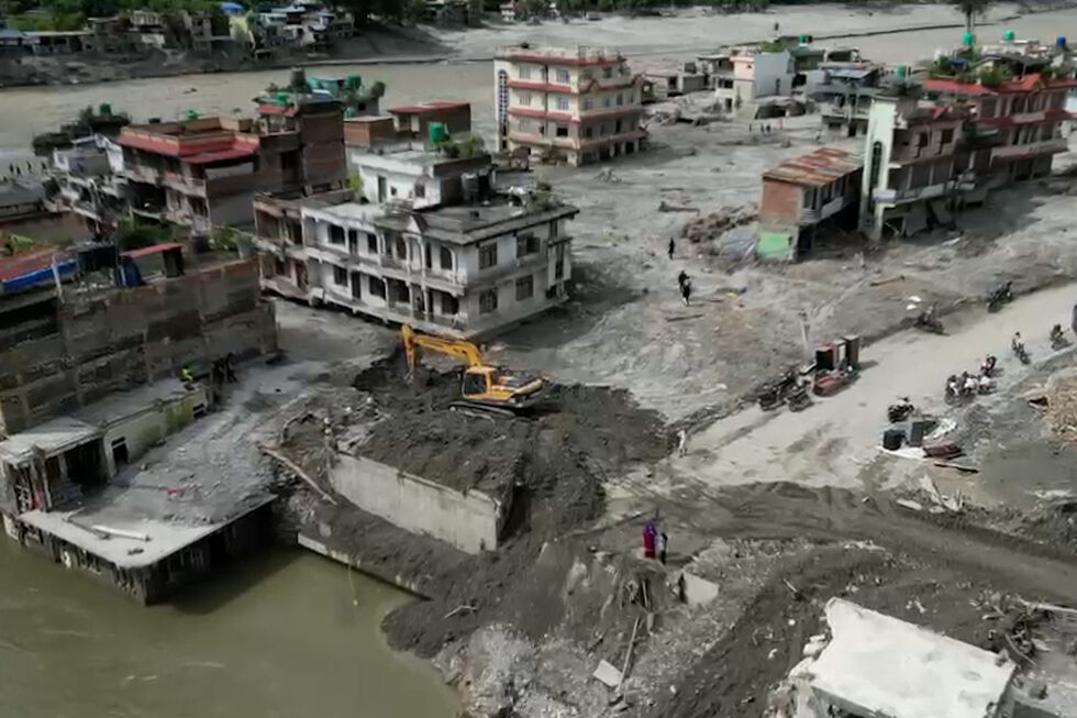 Imagens de drone da CMTV mostram rasto de destruição na província nepalesa de Bagmati após enxurrada